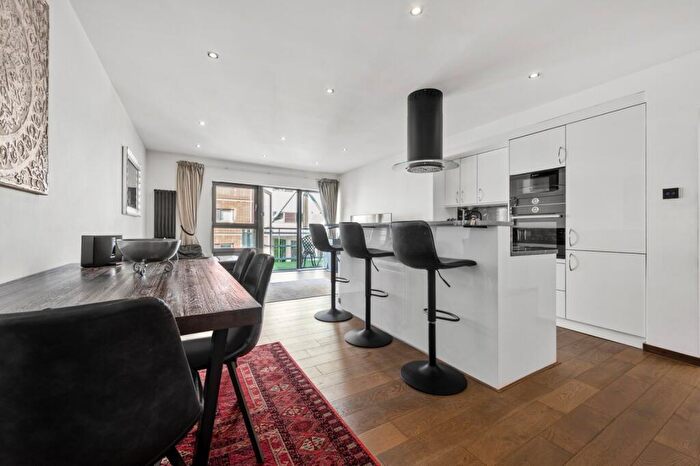 3 Bedroom Flat For Sale In Hutchings Wharf, Hutchings Street, E14