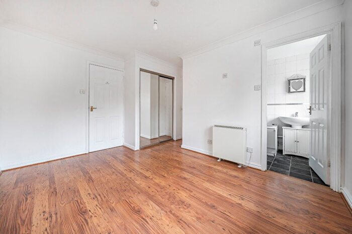 1 Bedroom Flat For Sale In Millbridge Gardens, Sholing, Southampton, Hampshire, SO19