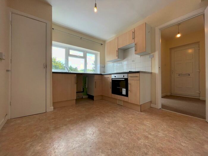 2 Bedroom Flat To Rent In Findon Road, Worthing, BN14