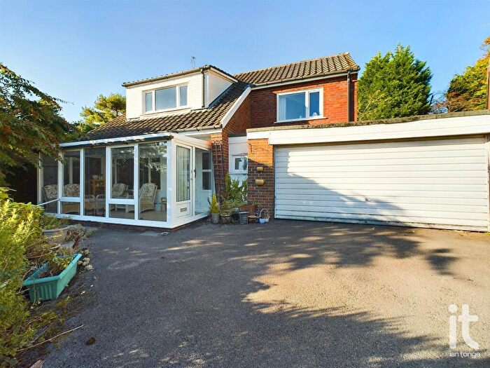 3 Bedroom Detached House For Sale In Coppice Close, Disley, Stockport, SK12