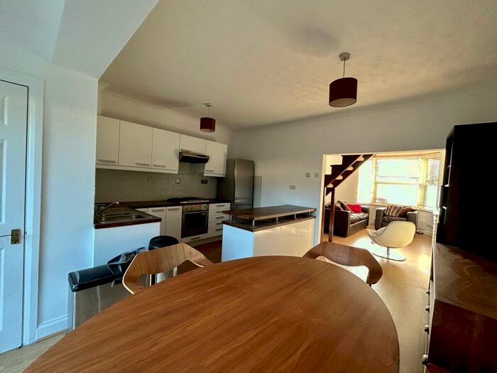 2 Bedroom House To Rent In Luton Road, Walthamstow, E17