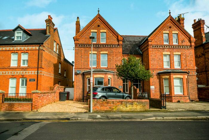 6 Bedroom Semi-Detached House To Rent In Castle Crescent, Reading, RG1