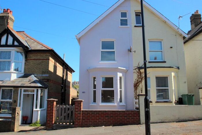 3 Bedroom Semi-Detached House To Rent In Yarborough Road, East Cowes, PO32