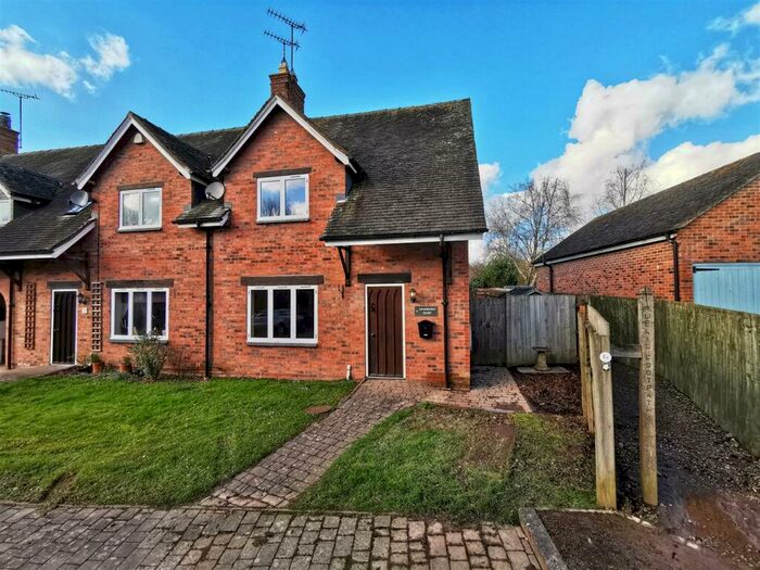 3 Bedroom End Of Terrace House For Sale In Swarbourn Court, Newborough, DE13