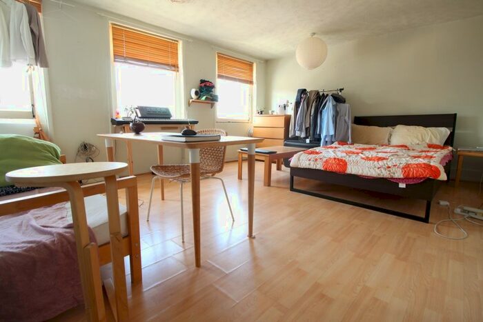 Studio To Rent In Second Floor Studio, Kingsland Road, Hackney, E8