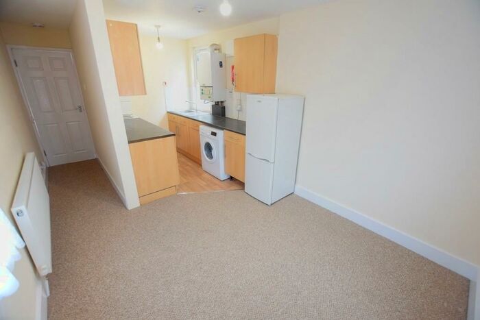 2 Bedroom Flat To Rent In Hainault Street, Ilford, IG1