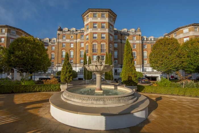 2 Bedroom Flat To Rent In Chapman Square, London, SW19
