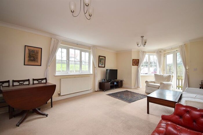 2 Bedroom Flat For Sale In Ashdown Road, Bexhill-On-Sea, TN40