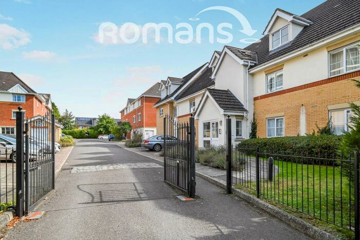 2 Bedroom Apartment To Rent In Avenue Heights, RG2
