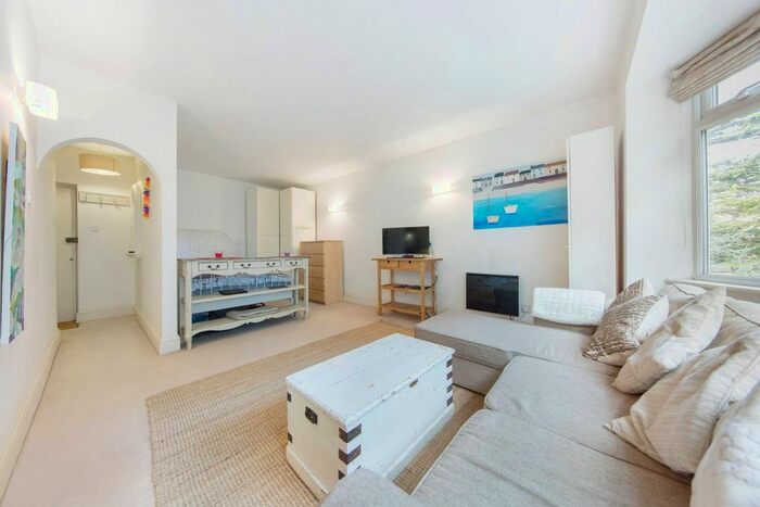 Studio To Rent In Inner Park Road, Wimbledon Common, London, SW19