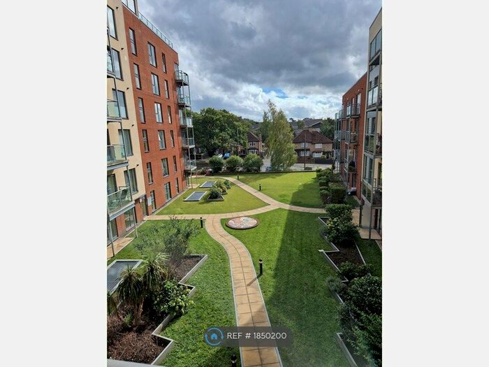 2 Bedroom Flat To Rent In Midland Road, Hemel Hempstead, HP2