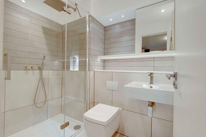 2 Bedroom Flat To Rent In Bathgate Place, London, W13
