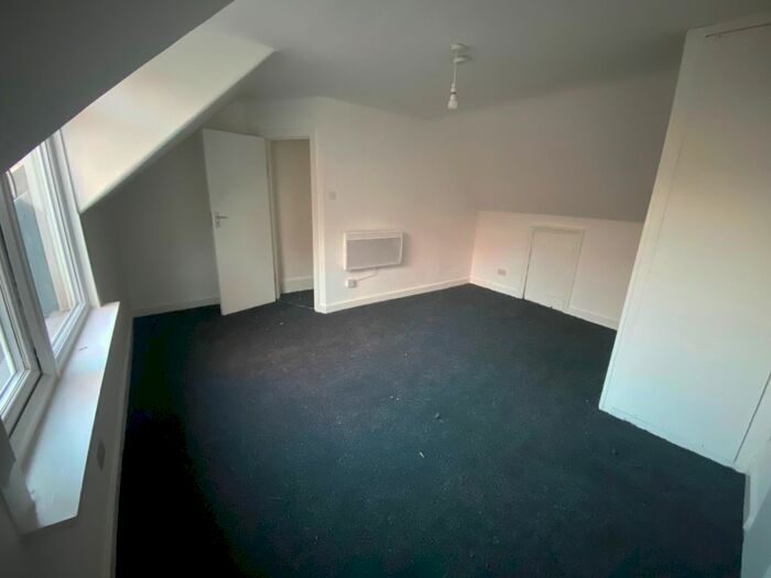 4 Bedroom Flat To Rent In Rye Lane, London, SE15