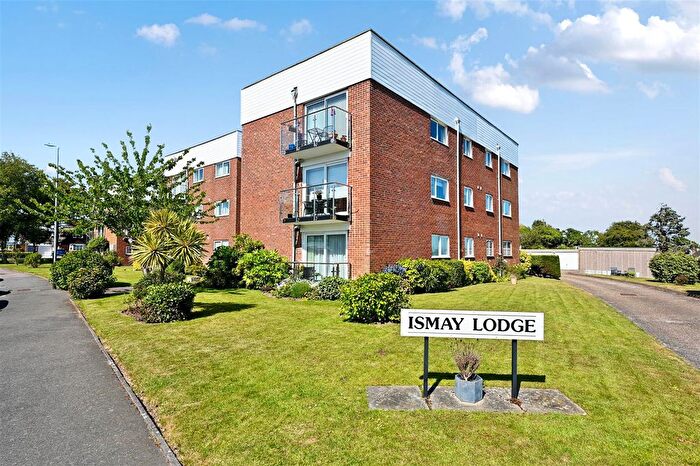 3 Bedroom Flat For Sale In Heighton Close, Bexhill-On-Sea, TN39