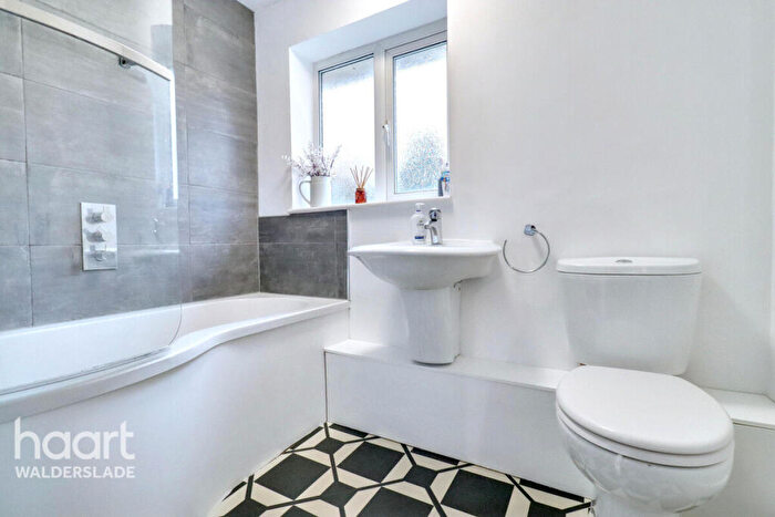 3 Bedroom End Of Terrace House For Sale In Sundridge Drive, Chatham, ME5