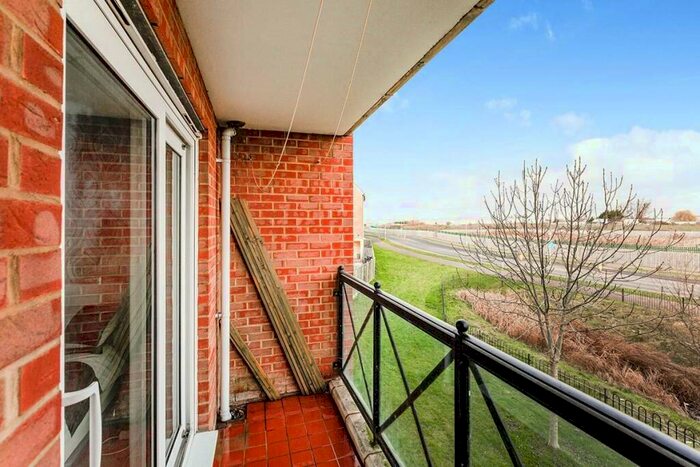 2 Bedroom Flat To Rent In Culvers Court, Fenners Marsh, Gravesend, Kent, DA12