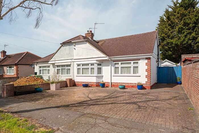 3 Bedroom Semi-Detached Bungalow For Sale In Birch Grove, Shepperton, TW17