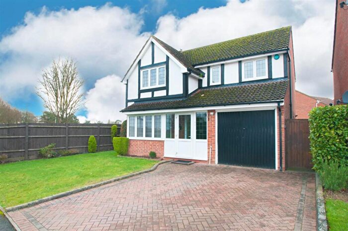 4 Bedroom Detached House For Sale In Southwold Spur, Langley, SL3