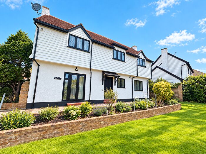 4 Bedroom Detached House For Sale In Hoe Lane, Nazeing, Waltham Abbey, EN9