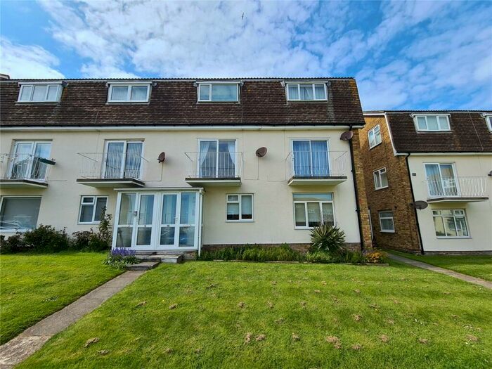2 Bedroom Flat To Rent In Cheviot Court, Broadstairs, Kent, CT10