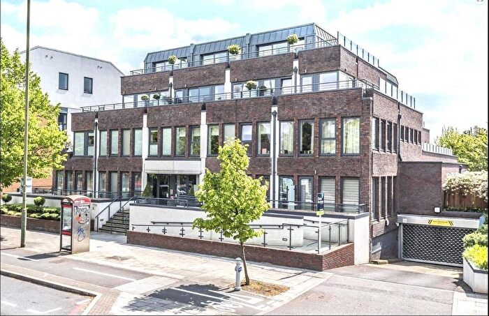 1 Bedroom Flat To Rent In Lower Richmond Road, Richmond, TW9