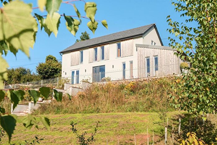 3 Bedroom Detached House For Sale In Crediton, EX17