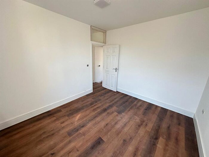4 Bedroom End Of Terrace House To Rent In Inwood Road, Hounslow, TW3
