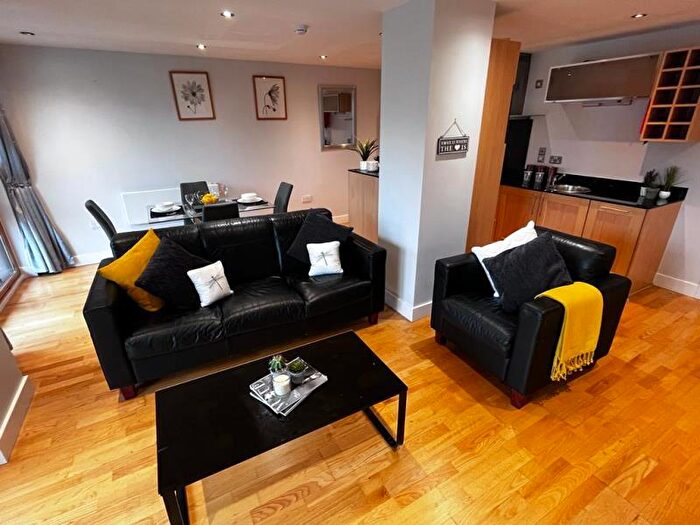 2 Bedroom Apartment To Rent In Mackenzie House, LS10