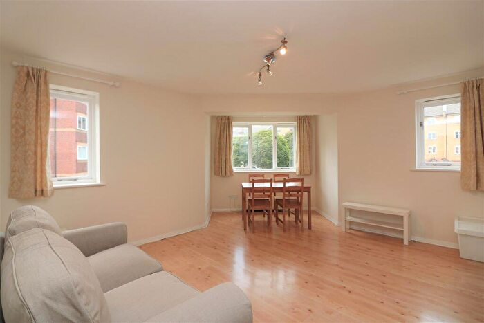 2 Bedroom Apartment To Rent In Telegraph Place, London, E14
