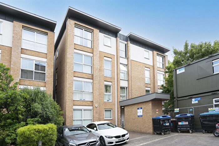 1 Bedroom Flat To Rent In Sherwood Court, Highwood Close, London, SE22