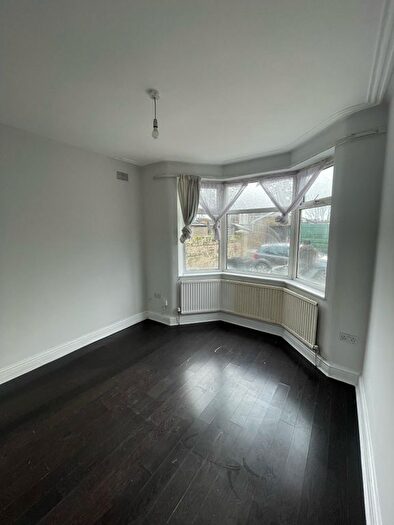 2 Bedroom Flat To Rent In Eltisley Road, Ilford, IG1