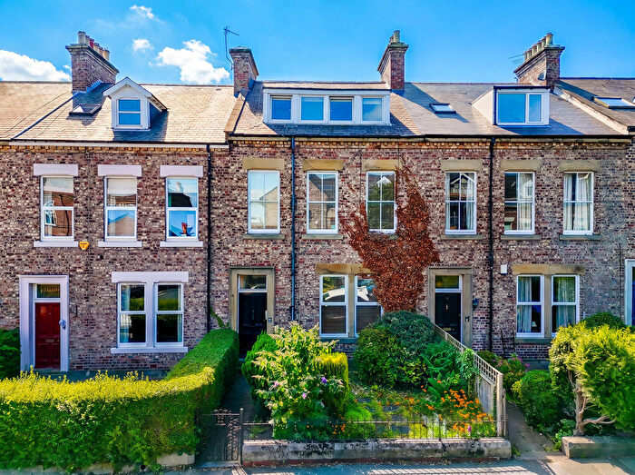 2 Bedroom Flat For Sale In Hawthorn Road, Gosforth, Newcastle Upon Tyne, NE3