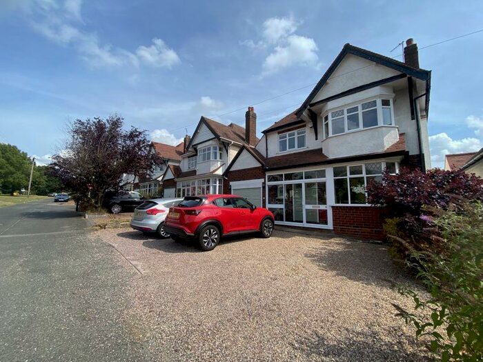 3 Bedroom Semi-Detached House To Rent In Alcester Road South, Birmingham, B14