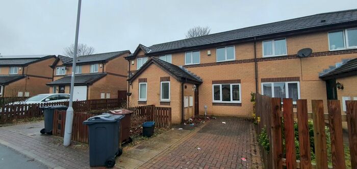 3 Bedroom Town House To Rent In Warton Avenue, Bradford, BD4