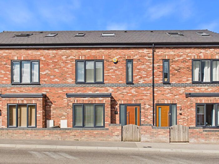 3 Bedroom Terraced House For Sale In Sunshine Close, Pinxton, Nottinghamshire, NG16