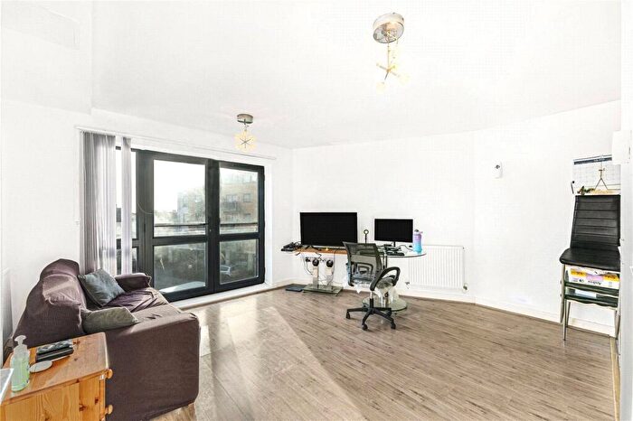 1 Bedroom Apartment For Sale In Gateway Court, Parham Drive, Ilford, IG2