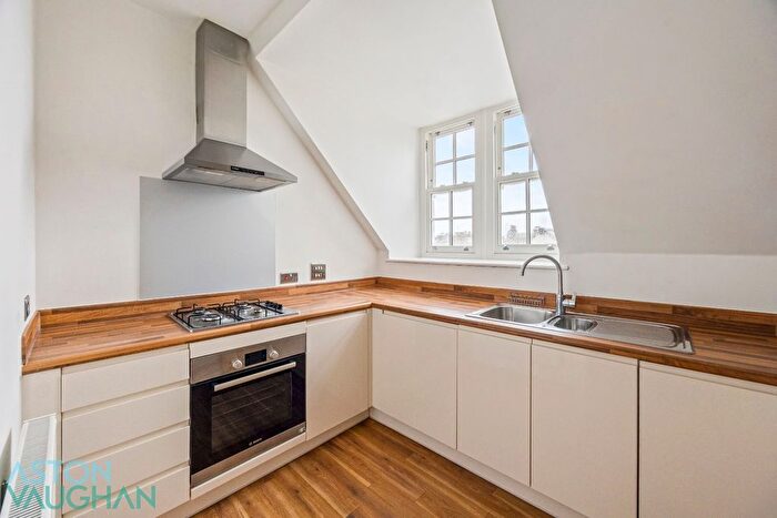 2 Bedroom Flat To Rent In Bristol Gardens, Brighton, BN2