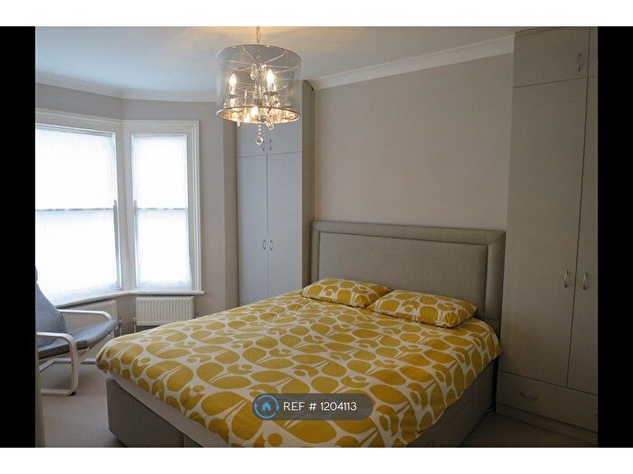 3 Bedroom Maisonette To Rent In Wallbutton Road, London, SE4