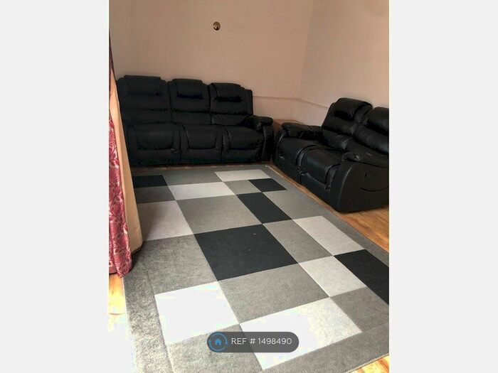 3 Bedroom Terraced House To Rent In Wren Court, Slough, SL3