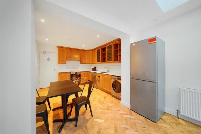 6 Bedroom Town House To Rent In Brick Lane, Shoreditch, E2