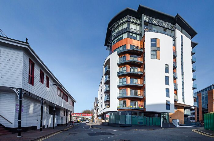 2 Bedroom Flat For Sale In Water Lane, Kingston Upon Thames, KT1