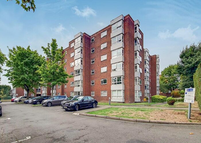 3 Bedroom Flat To Rent In Brampton Grove, London, NW4