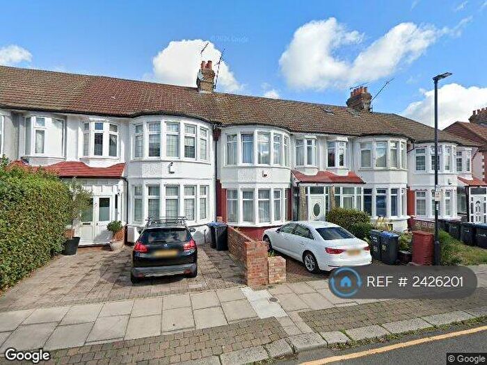 5 Bedroom Detached House To Rent In Grenoble Gardens, London, N13
