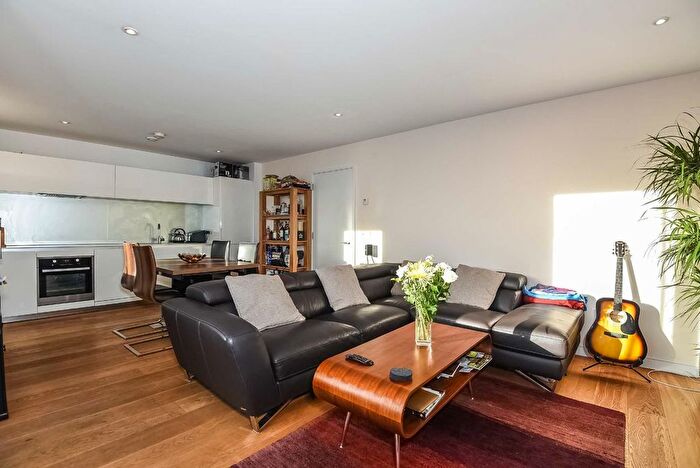 2 Bedroom Flat To Rent In Hardwicks Square, Wandsworth, SW18