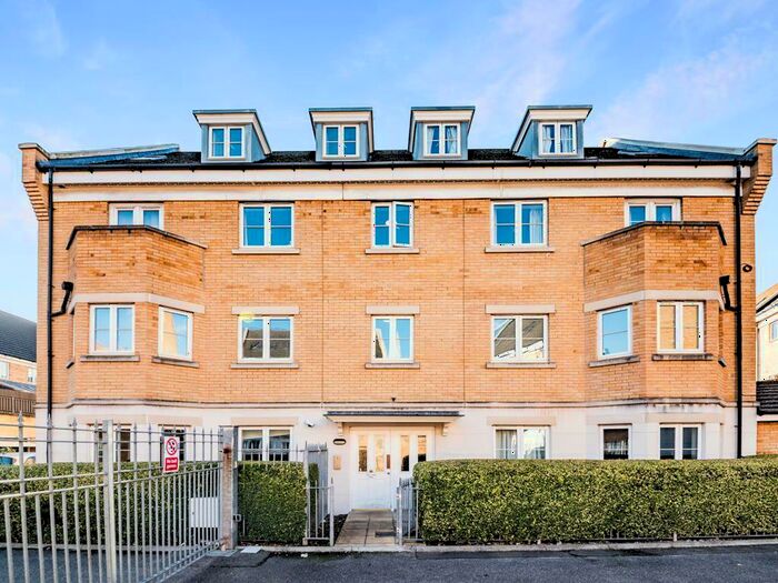 3 Bedroom Flat To Rent In Towermill Road, London, SE15