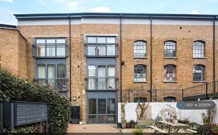 1 Bedroom Flat To Rent In New Cross Rd, London, SE8