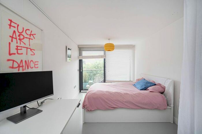 2 Bedroom Flat To Rent In Florida Street, Bethnal Green, London, E2