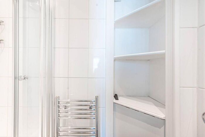 2 Bedroom Flat To Rent In Harcourt Terrace, Chelsea, London, SW10