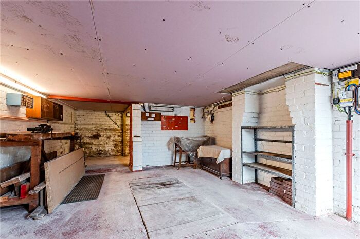 3 Bedroom Town House For Sale In Aston Grove, Leeds, West Yorkshire, LS13