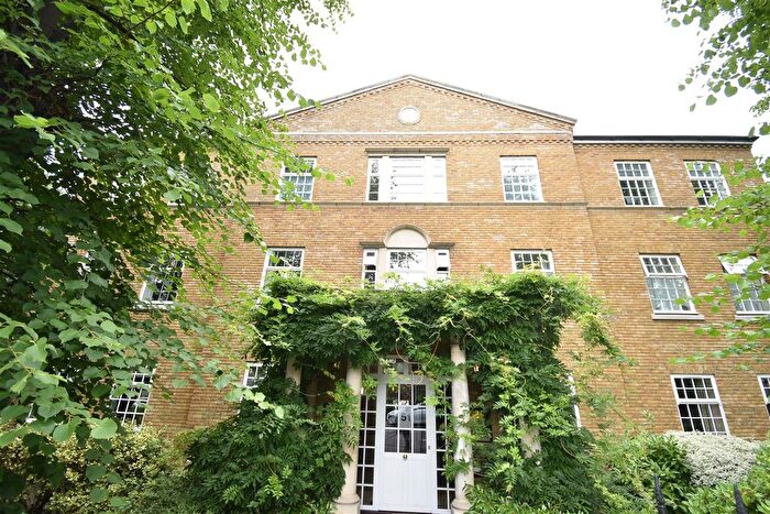 2 Bedroom Flat To Rent In Balaclava Road, Long Ditton, KT6